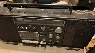 Sanyo M9998 boombox belt replacement (part 3)