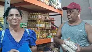 Comprando as cestas básicas para doação 
