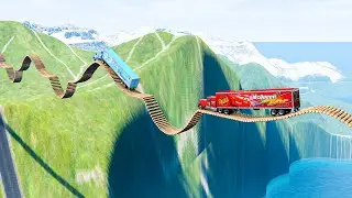 Грузовик Mack против Dinoco против Impossible Log Wave Bridge Truck Car Rescue - Cars vs Deep Wat...