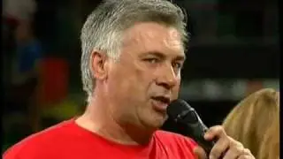 Ancelotti canta coro Milan