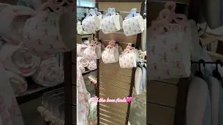 I love all the bows🩷🎀🥰 #bows #bow #bowdecor #decor #mugs #cups #valentinesday #valentinesdaygift