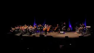 Côté COUR ~ Jahen Oarsman et les cordes de l'orchestre U