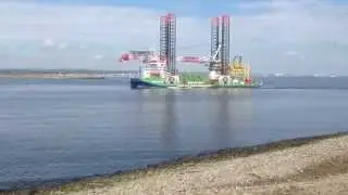 Jack-up crane ship 