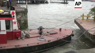Art meets architecture as Chinese installation sails the Thames