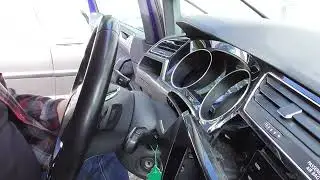 Speedometer removal bei VW Touran ab 2015-