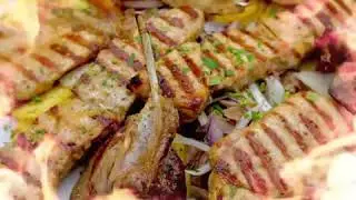 Lammkoteletts griechische Art vom Grill