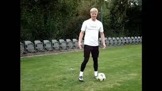 Ballhalten auf der Brust