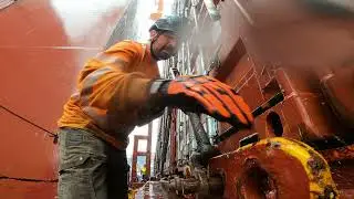 Lashing Container Ships - AS Carlotta - YB 2006 TEU 2700 Deck lashing Drop ( Delash)  12 wide