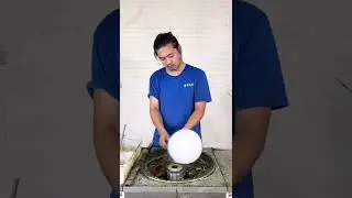 It's so hot in summer that cotton candy melts in five minutes.