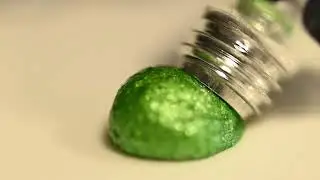 Réalisation d'un paon avec des couleurs aquarelle iridescentes vraiment brillantes