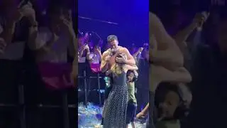 Dan Reynolds hugs his daughters Arrow and Coco during singing #ibetmylife #imaginedragons
