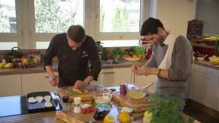 Paul Ivić bereitet mit Küchenchef Jörg Götte 
