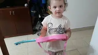 M&uacute;sica,baile as&iacute; disfrutamos cada d&iacute;a #angelina #musica #bebe #guitarra #libre soy #baile