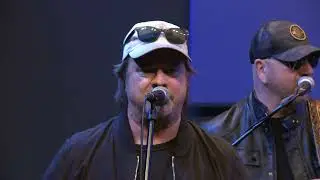 The Frontmen -  Why Does it Have To Be (Wrong or Right) | 98.7 The Bull | PNC Live Studio Session