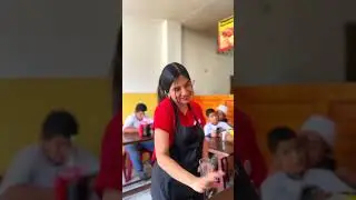 Jefa se hace pasar por cliente para revisar las propinas y descubre esto! 😱