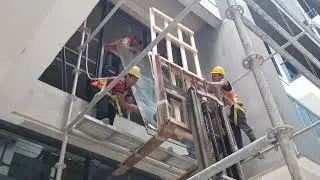 Amazing Heavy Glass wall installation by Skill workers!