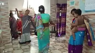 হিজরাদের সুন্দর গান ও নাচ।😆