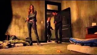 Tracy Spiridakos Revolution 2x18 - Austin City Limits_4