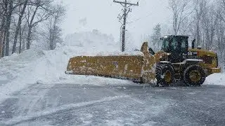 Plowing One Foot Of Snow - Cat 926M + MetalPless