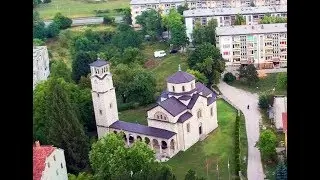 Drvar iznad spomenika