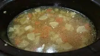 Caldo de pollo con verduras y fideos en olla de cocción lenta#slowcookerrecipe#crockpot#caldo#verdur