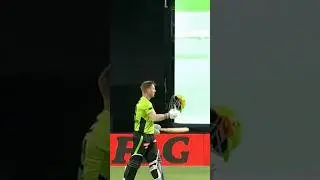 BULL IS BACK! David Warner makes a ton, and does a &lsquo;6-7&rsquo; cele 😆 #cricket #bigbash #bbl15