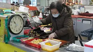 멸종된 1,000원 김밥을 꾹꾹 말아주는 80세 할머니 김밥집