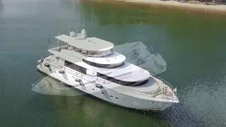Johnson 87&rsquo; MOONRIVER