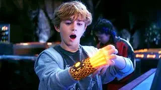 Boy Finds a Mystery Device that Gives him Super Powers | Film/Movie Explained In Hindi/Urdu | Action