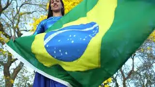 Hino Nacional, acompanhado por Loiane Gomes, do Grupo Dan&ccedil;ando com Prop&oacute;sito.
