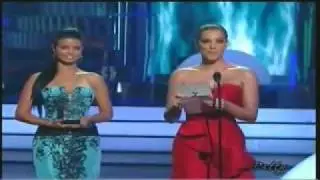Carmen Villalobs y Gaby Espino - Besitos