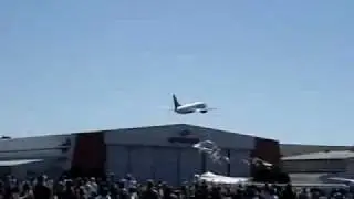 Rasante B737 da Varig no Bacacheri (SBBI)Low Pass