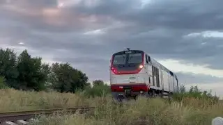 Evo ТЭП33А-0060 скорым поездом №21 Семей-Кызылорда проходит на станцию