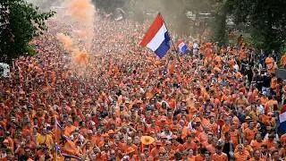 100,000 Netherlands Fans Jump 