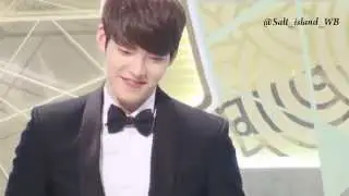 [SBS Awards 2013] Kim Woobin's reaction to Lee Jongsuk & Lee Boyoung kiss scene