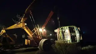 Old TATA 10 Wheeler Truck Accident Rescued By Ace Two Hydra Crane l ट्रक पलट गया 🤯 