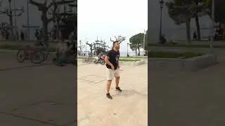 Ertil &kappa;ά&nu;&epsilon; &mu;&alpha;&sigmaf; &kappa;&alpha;&nu;έ&nu;&alpha; &kappa;&omicron;&lambda;&pi;ά&kappa;&iota;!