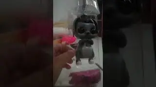 Unboxing LoL Live Pets...