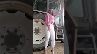 PERRINE HABILLE EN BLANC A LA FERME AHAH -  #agricultrice#agriculture#ferme#femmes#france#tracteurs