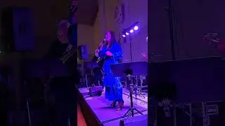 1.11.2025. Rovaniemi. Saarenkylän ns talo. Vetonaula& Heidi Pakarinen; Tänä yönä tanssitaan.