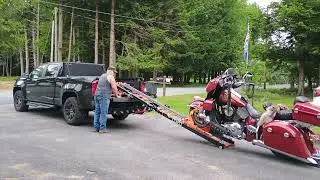 Using a Neo-Dyne (AUN250) lift to load my Indian Chieftain in to my Chevy Colorado
