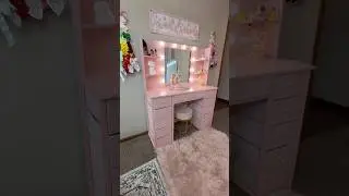This large LED makeup vanity features a bright mirror.#sikaic #makeup #makeupvanity #home #bedroom