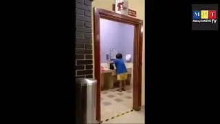 Wanita basuh anjing di bilik tukar lampin RnR Tapah