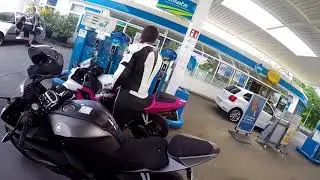 Mit Frauen Motorrad fahren ist VIEL witziger haha   Yamahco   Yamaha R1 48 PS