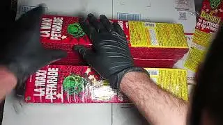 Opening a brick of La maxi petards (French market firecrackers 10x400)  #fireworks #firecracker