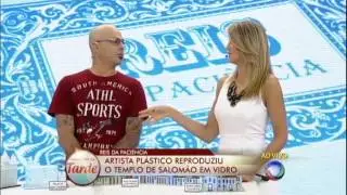 Artista usa vidro reciclado para criar castelo igual ao de Frozen