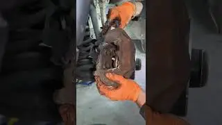Brake change on a classic S Class #mechanic #repair #mercedes #w140 #brakes #diy #classiccar #sclass