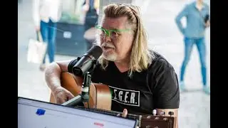 René Karst met Kruipend door de Supermarkt in Glazen Radiohuis op 12 september 2022