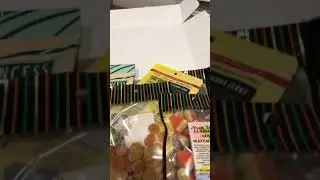 October 2019 ALOHA Snack Box Unboxing