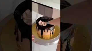 Client ne design mere p chordh dia🤔#chocolatecake #chocolateoverload #dripcake #shortsfeed #viral